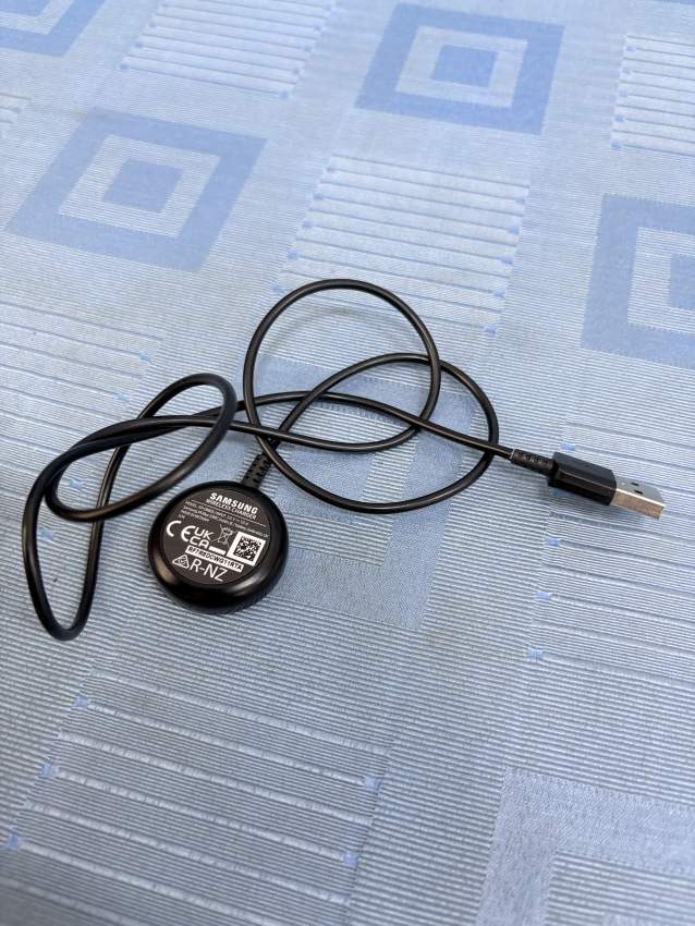 Samsung Galaxy Watch 4 - 3 - Smartwatch  on Aster Vender