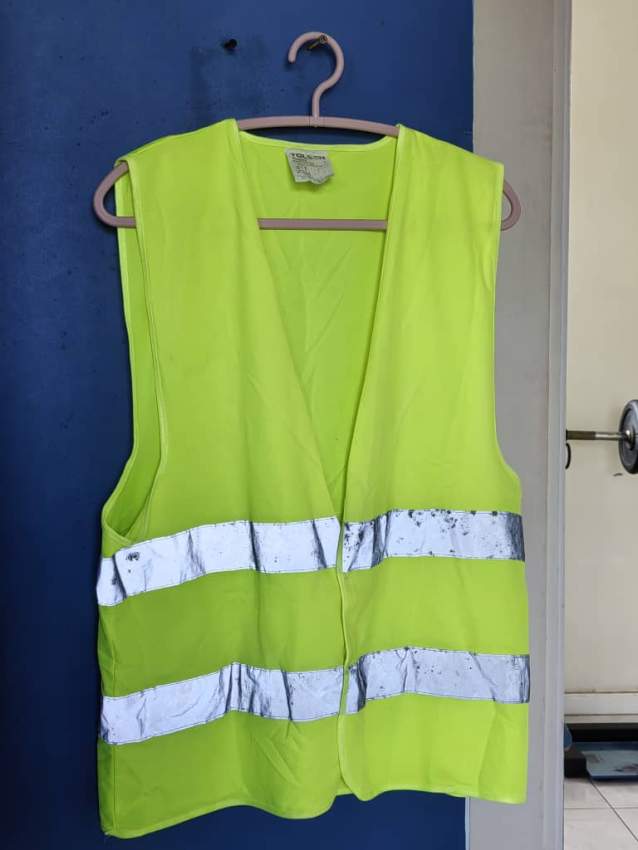 casque-jet , gant , ensemble de pluie , gilet jaune - 1 - Spare Parts  on Aster Vender