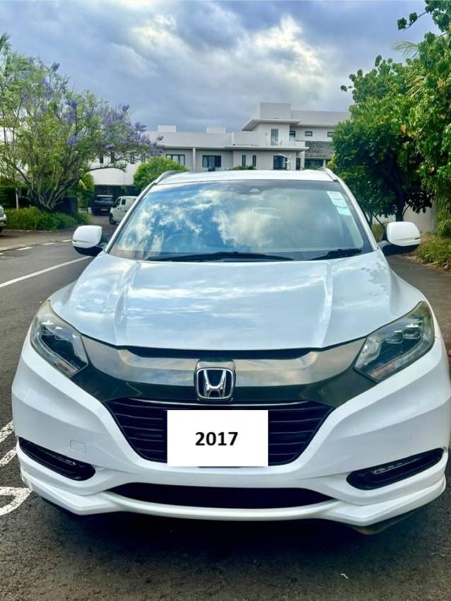 Honda Vezel Z package 2017 - 1 - SUV Cars  on Aster Vender
