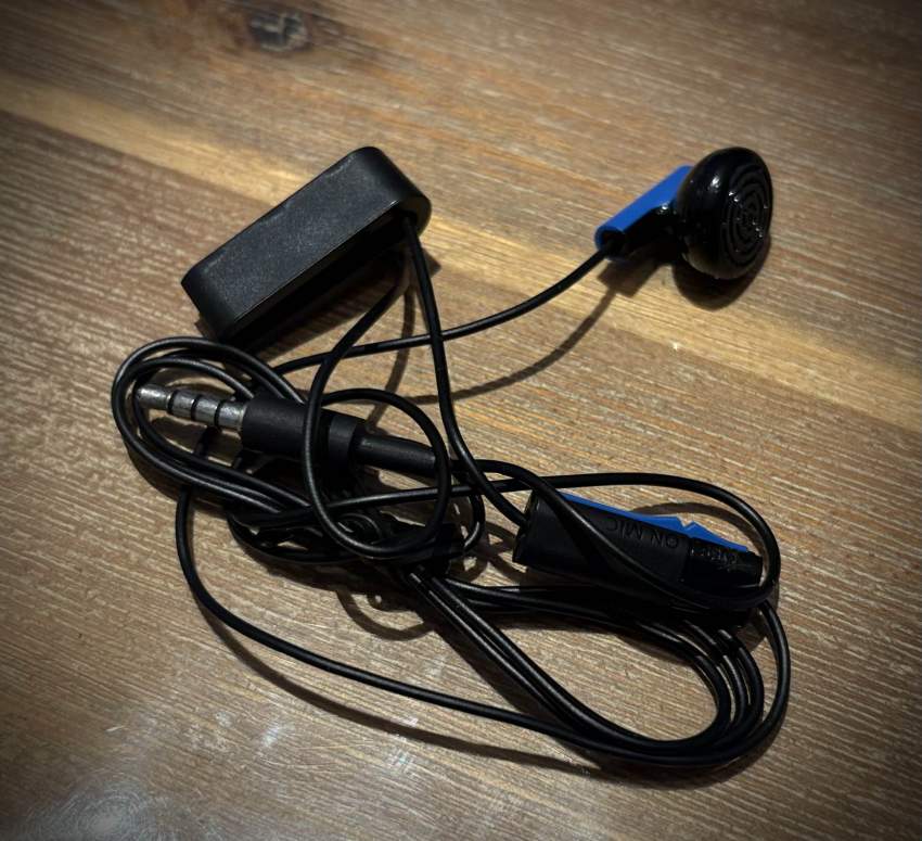 PS4 Slim 1 Tb+2 Controllers+ 2 games - Quality: 10/10 - 3 - PlayStation 4 (PS4)  on Aster Vender