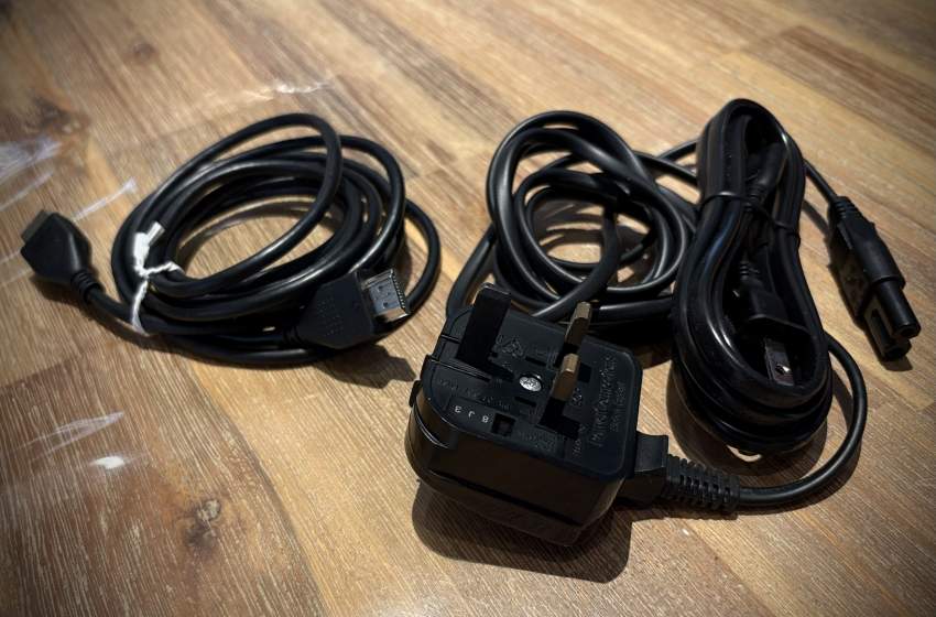 PS4 Slim 1 Tb+2 Controllers+ 2 games - Quality: 10/10 - 2 - PlayStation 4 (PS4)  on Aster Vender