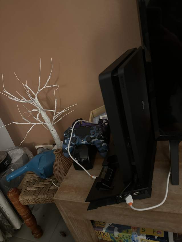 Ps4 slim - 1 - PlayStation 4 (PS4)  on Aster Vender