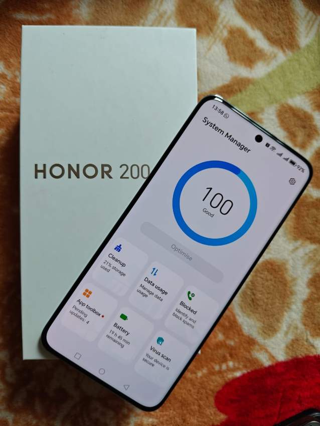 Honor 200 snapdragon 7gen 3 (12gb ram)