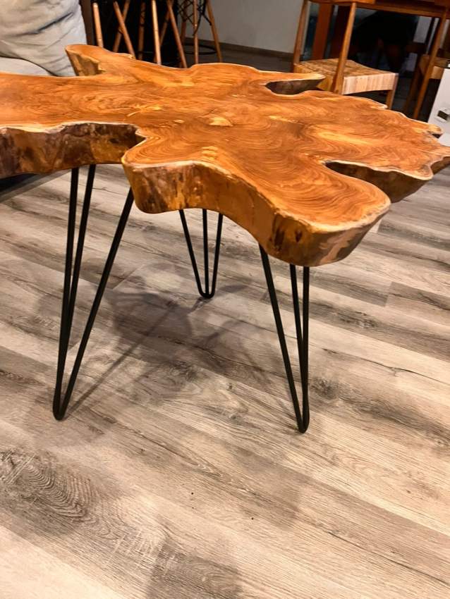 À VENDRE – Ensemble neuf – Table en Teak massif + 4 chaises tressées