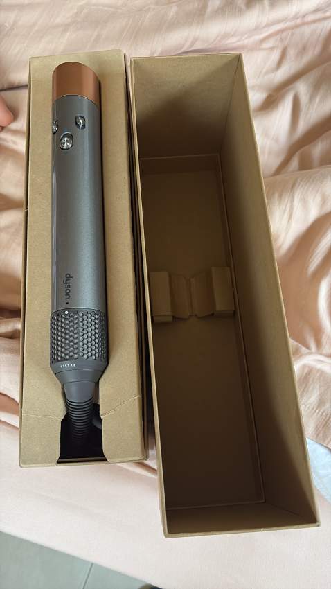 Dyson air wrap - 1 - Hair dryer  on Aster Vender
