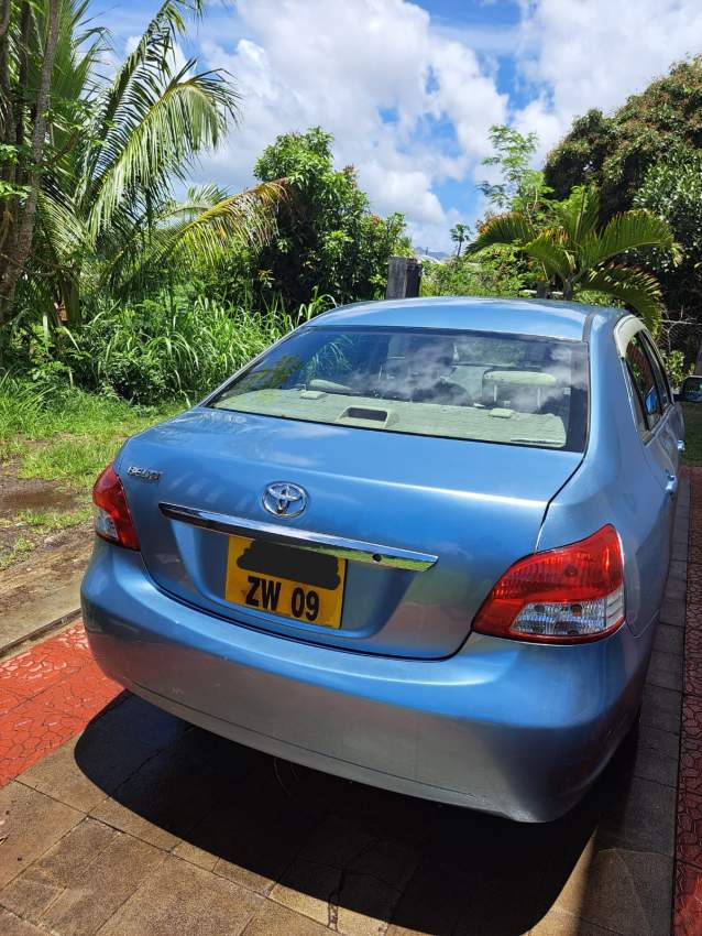 A vendre-For Sale: Toyota Belta 09