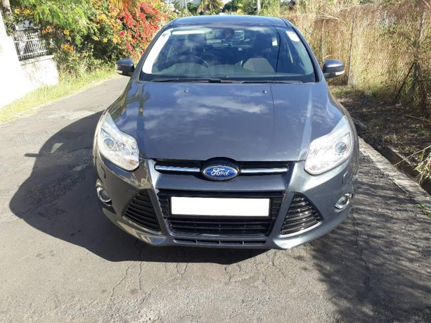 2015 Ford Focus 1.6 Titanium - 1 - Family Cars  on Aster Vender