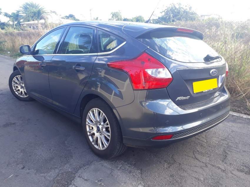 2015 Ford Focus 1.6 Titanium - 5 - Family Cars  on Aster Vender
