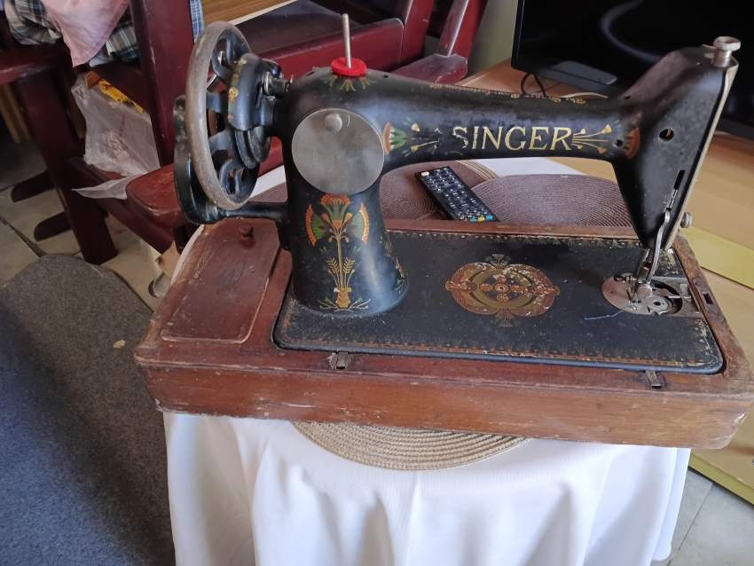 Anciens Nacco en metal et Machine a Coudre - 1  on Aster Vender