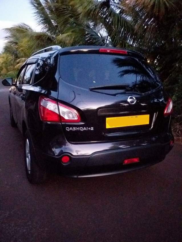 Nissan Qashqai +2 on Aster Vender