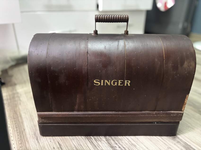 Vintage singer sewing machine - 0  on Aster Vender