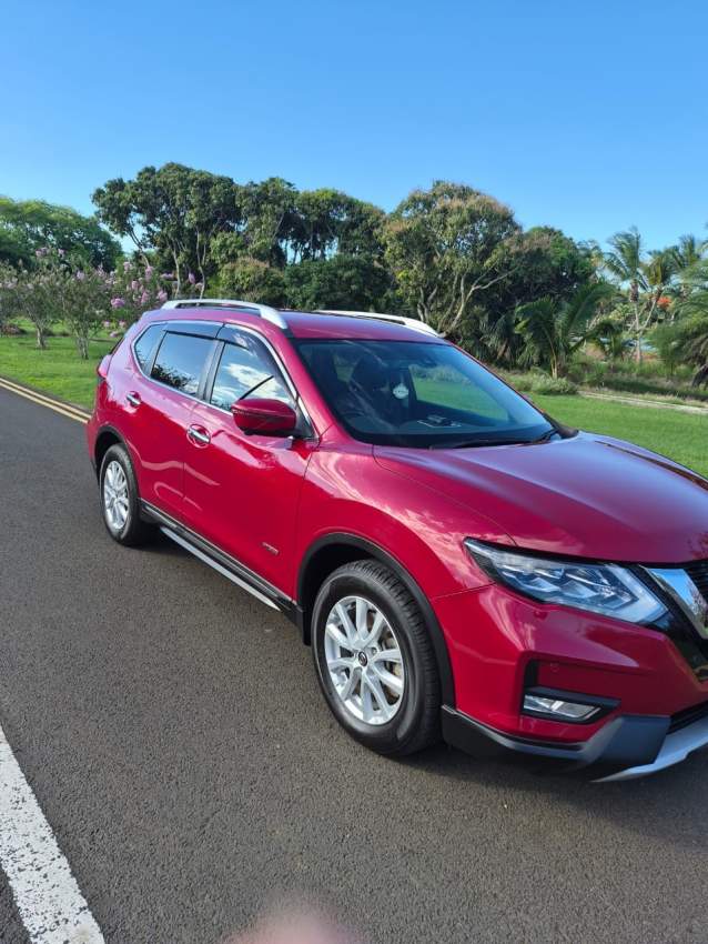Nissan X-Trail Hybrid– 2017 - 1 - SUV Cars  on Aster Vender
