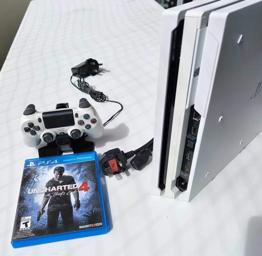 PS4 Pro Glacier White 1 Tb - used very good condition - 1 - PlayStation 4 (PS4)  on Aster Vender