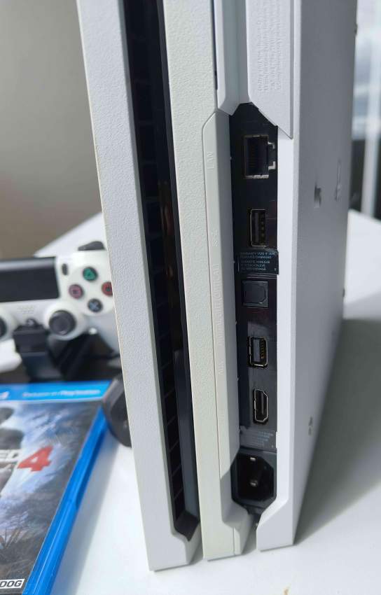 PS4 Pro Glacier White 1 Tb - used very good condition - 2 - PlayStation 4 (PS4)  on Aster Vender
