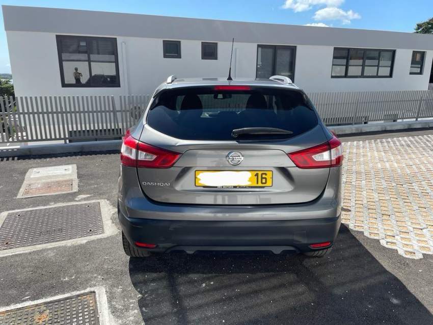 nissan qashqai - 5 - SUV Cars  on Aster Vender