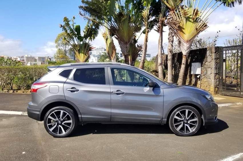 nissan qashqai - 1 - SUV Cars  on Aster Vender