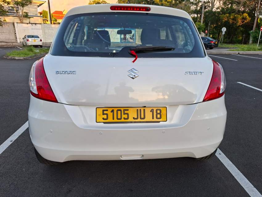 Suzuki Swift - 2 - Family Cars  on Aster Vender