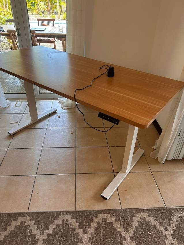 Desk under warranty - 1  on Aster Vender
