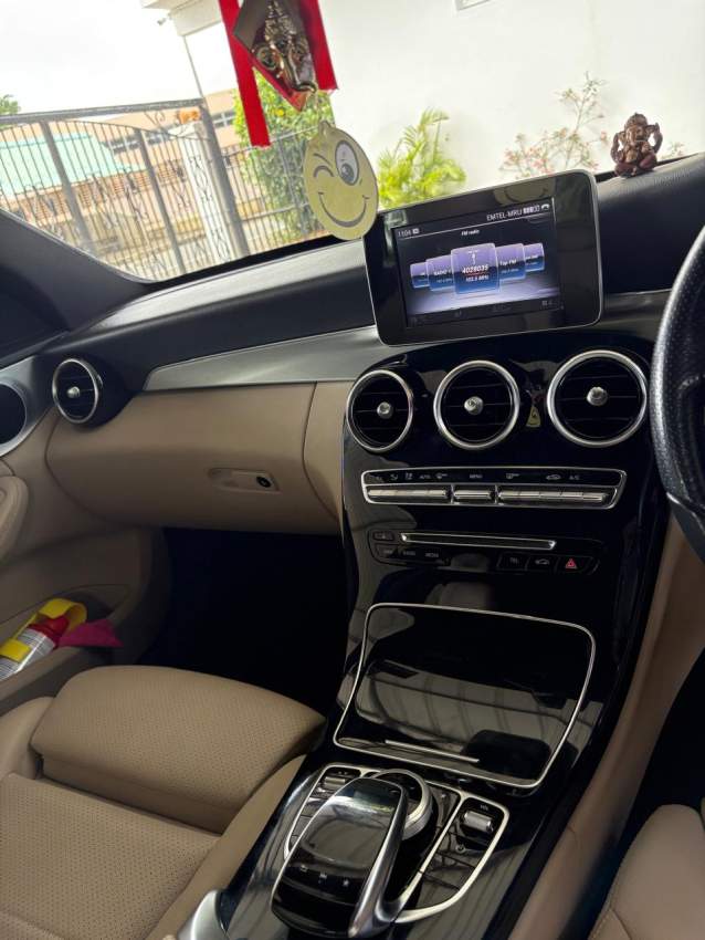 Mercedes-Benz C-class - 1.6 Sedan C180 AMG - 6 - Luxury Cars  on Aster Vender
