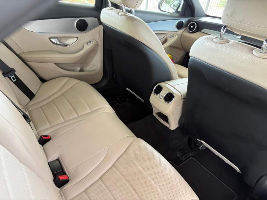 Mercedes-Benz C-class - 1.6 Sedan C180 AMG - 2 - Luxury Cars  on Aster Vender