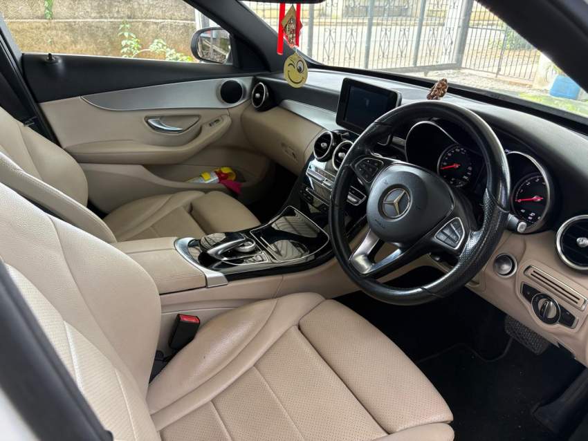 Mercedes-Benz C-class - 1.6 Sedan C180 AMG - 4 - Luxury Cars  on Aster Vender