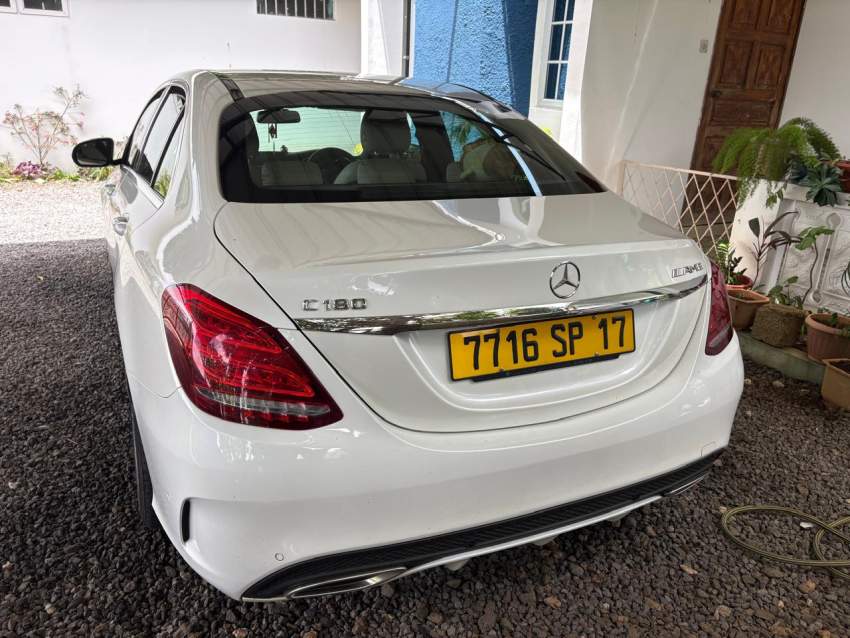 Mercedes-Benz C-class - 1.6 Sedan C180 AMG - 1 - Luxury Cars  on Aster Vender