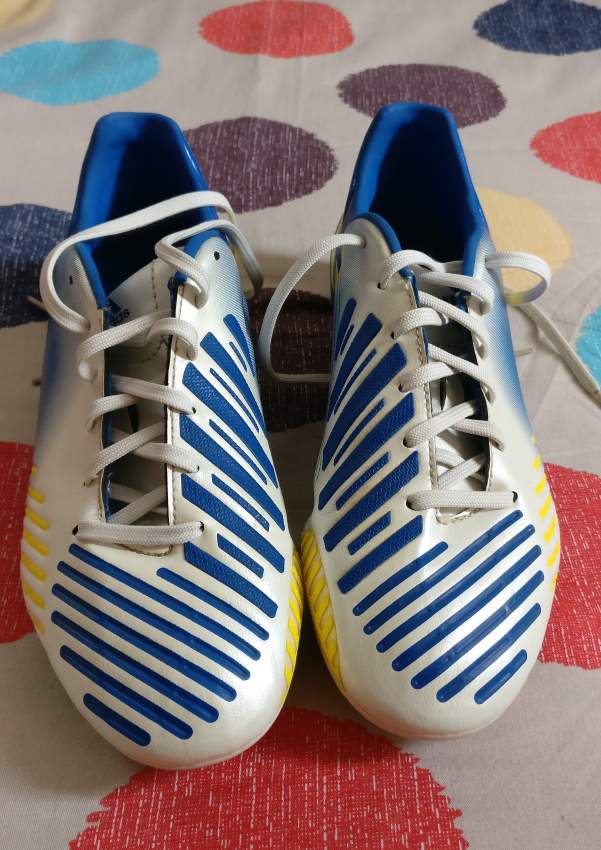 Adidas Predator soccer shoes (Size 40) - 5 - Boots  on Aster Vender