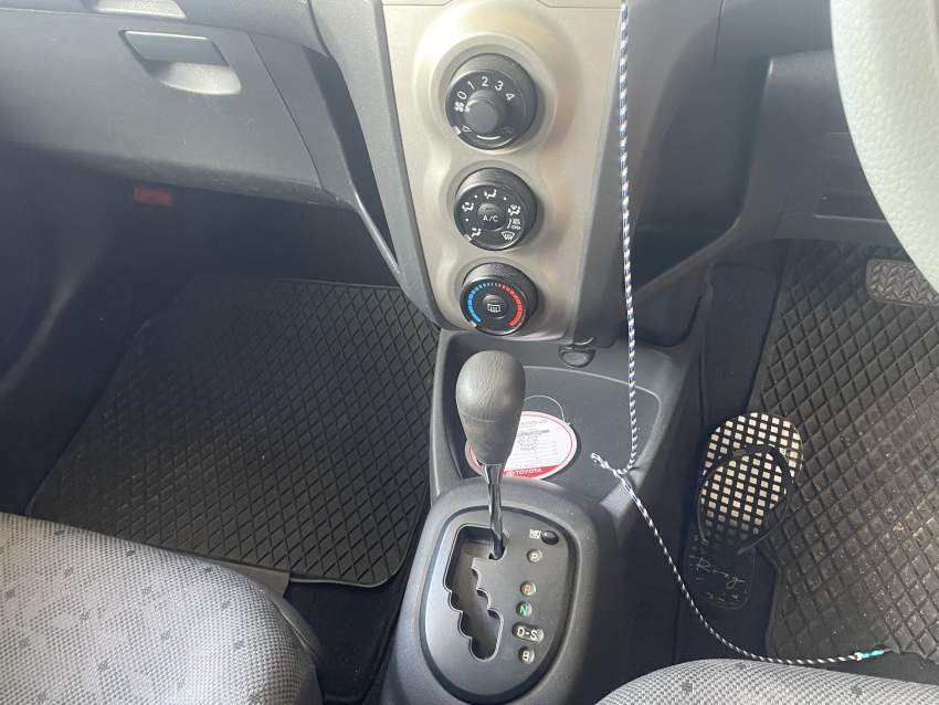 Toyota Vitz Année 2009 - 3 - Family Cars  on Aster Vender