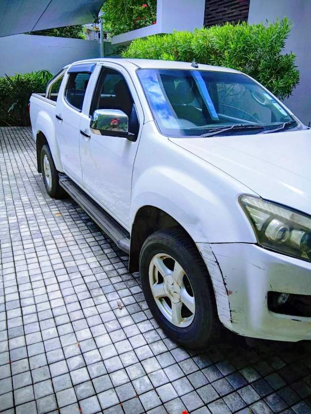 Isuzu 4x4 - 5 - Pickup trucks (4x4 & 4x2)  on Aster Vender