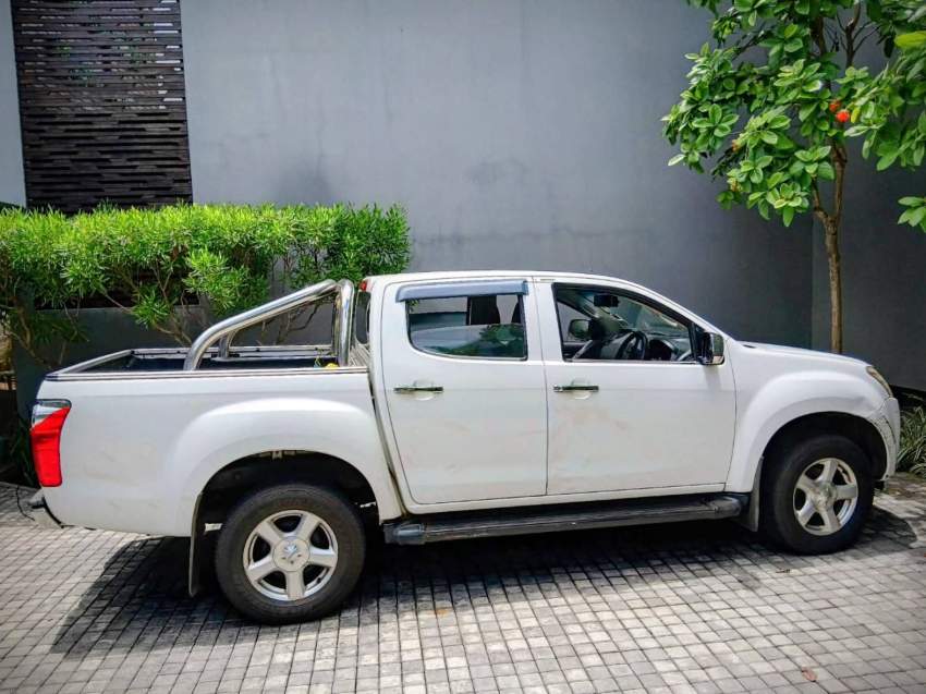 Isuzu 4x4 - 3 - Pickup trucks (4x4 & 4x2)  on Aster Vender