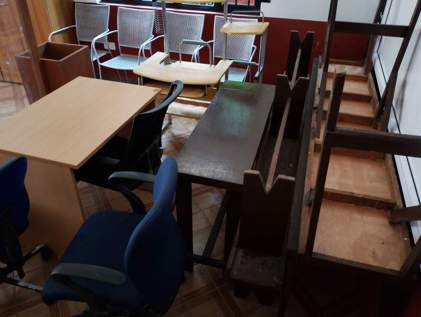 Office furniture - 1 - Desks  on Aster Vender