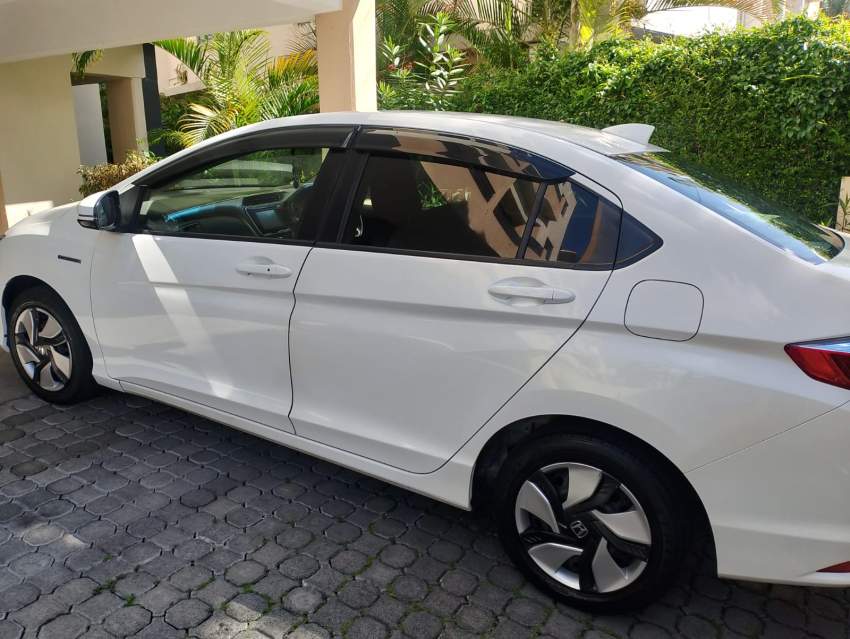Honda Grace Hybrid RS – 2016 - 1 - Family Cars  on Aster Vender