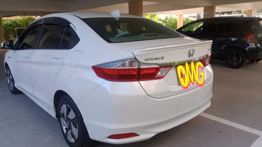 Honda Grace Hybrid RS – 2016 - 3 - Family Cars  on Aster Vender