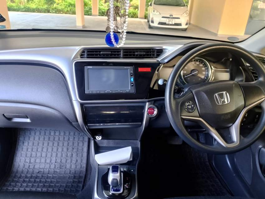 Honda Grace Hybrid RS – 2016 - 5 - Family Cars  on Aster Vender