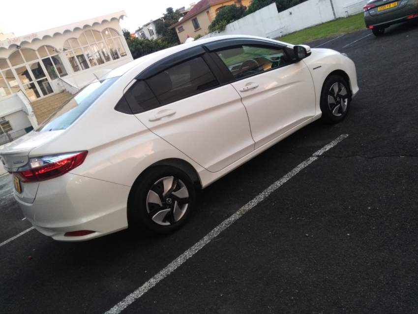 Honda Grace Hybrid RS – 2016 - 2 - Family Cars  on Aster Vender