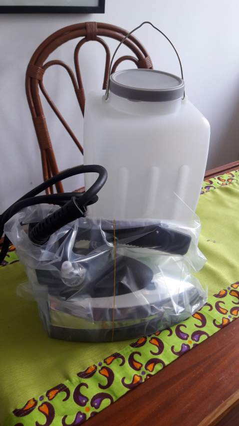 GRAVITY FEED WATER BOTTLE IRON - 2 - All household appliances  on Aster Vender