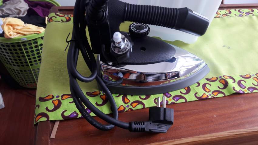 GRAVITY FEED WATER BOTTLE IRON - 0 - All household appliances  on Aster Vender