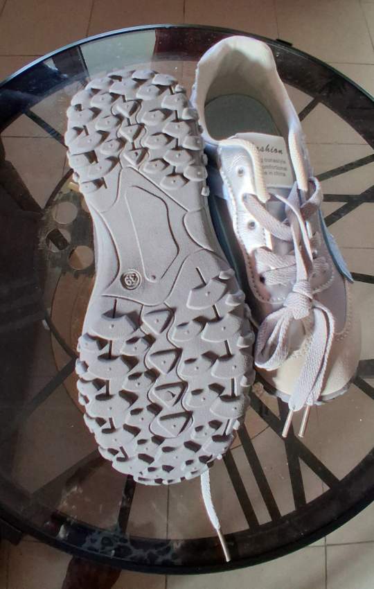 Trainers/ walking shoes - 1 - Sneakers  on Aster Vender