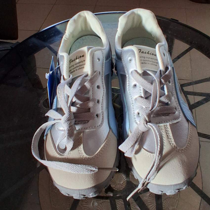 Trainers/ walking shoes - 2 - Sneakers  on Aster Vender