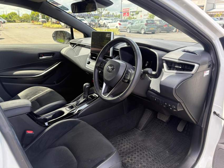 Toyota Corolla Sport Hybrid 2023 - 6 - Family Cars  on Aster Vender