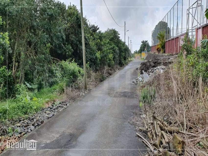 Residential land of 1 arpent in Brisée Verdiere on Aster Vender