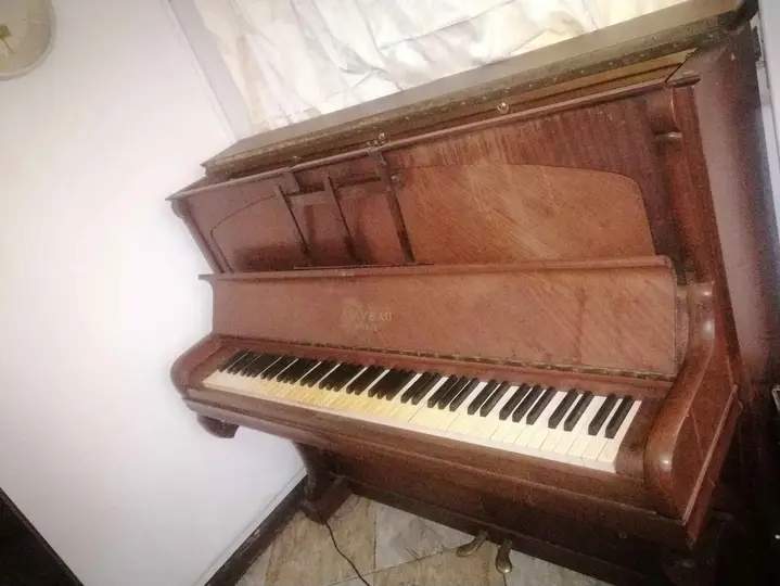 🎹 Piano droit GAVEAU – Paris..   Antique – Rs 95,000 (négociable)