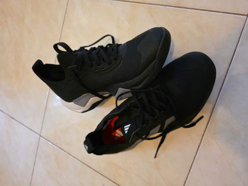 SHOES FOR SALE - 5 - Sports outfits  on Aster Vender