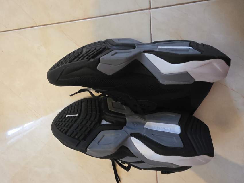 SHOES FOR SALE - 4 - Sports outfits  on Aster Vender