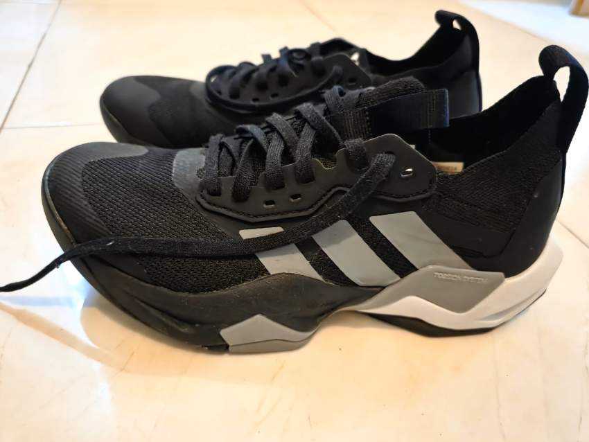 SHOES FOR SALE - 6 - Sports outfits  on Aster Vender