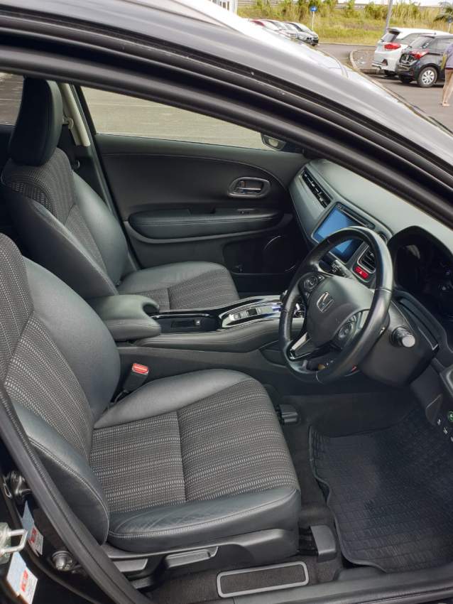 2015 Honda Vezel Z 1.5 Hybrid - 7 - SUV Cars  on Aster Vender