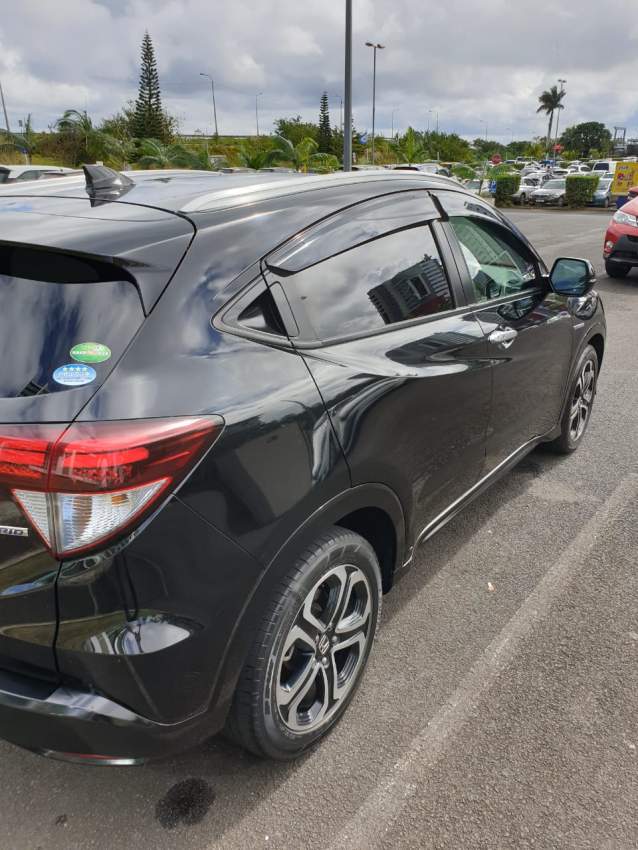 2015 Honda Vezel Z 1.5 Hybrid - 5 - SUV Cars  on Aster Vender