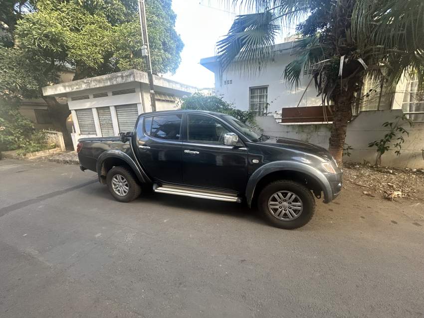 Mitsubishi L200 4x4 - 3 - Pickup trucks (4x4 & 4x2)  on Aster Vender