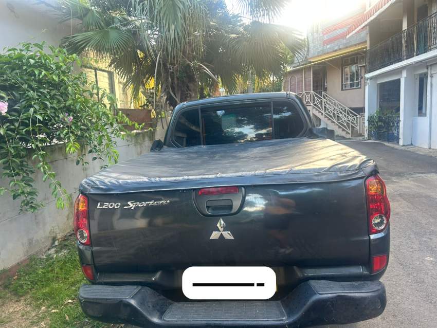 Mitsubishi L200 4x4 - 1 - Pickup trucks (4x4 & 4x2)  on Aster Vender