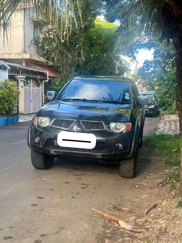 Mitsubishi L200 4x4 - 2 - Pickup trucks (4x4 & 4x2)  on Aster Vender
